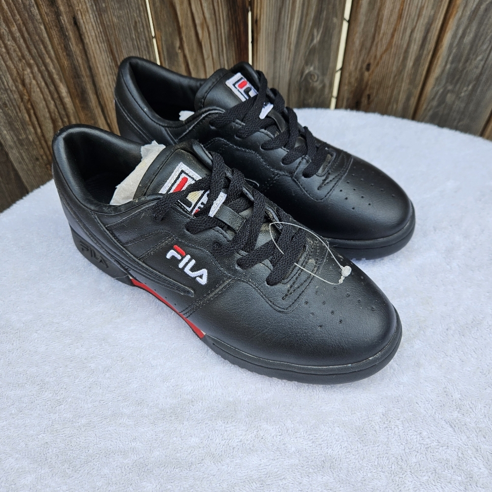 Fila Big Kids  Black and Red Sneakers  Size 5 - Picture 2 of 16